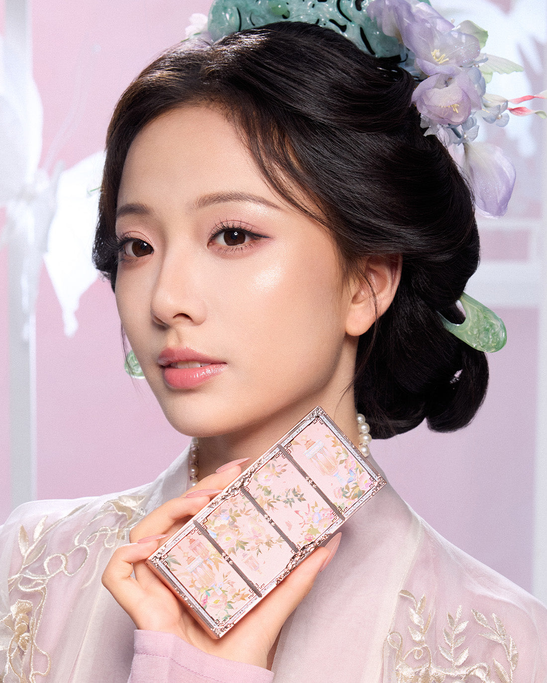 Butterfly Cloud Collar Embossed Highlight & Contour Palette Image 17