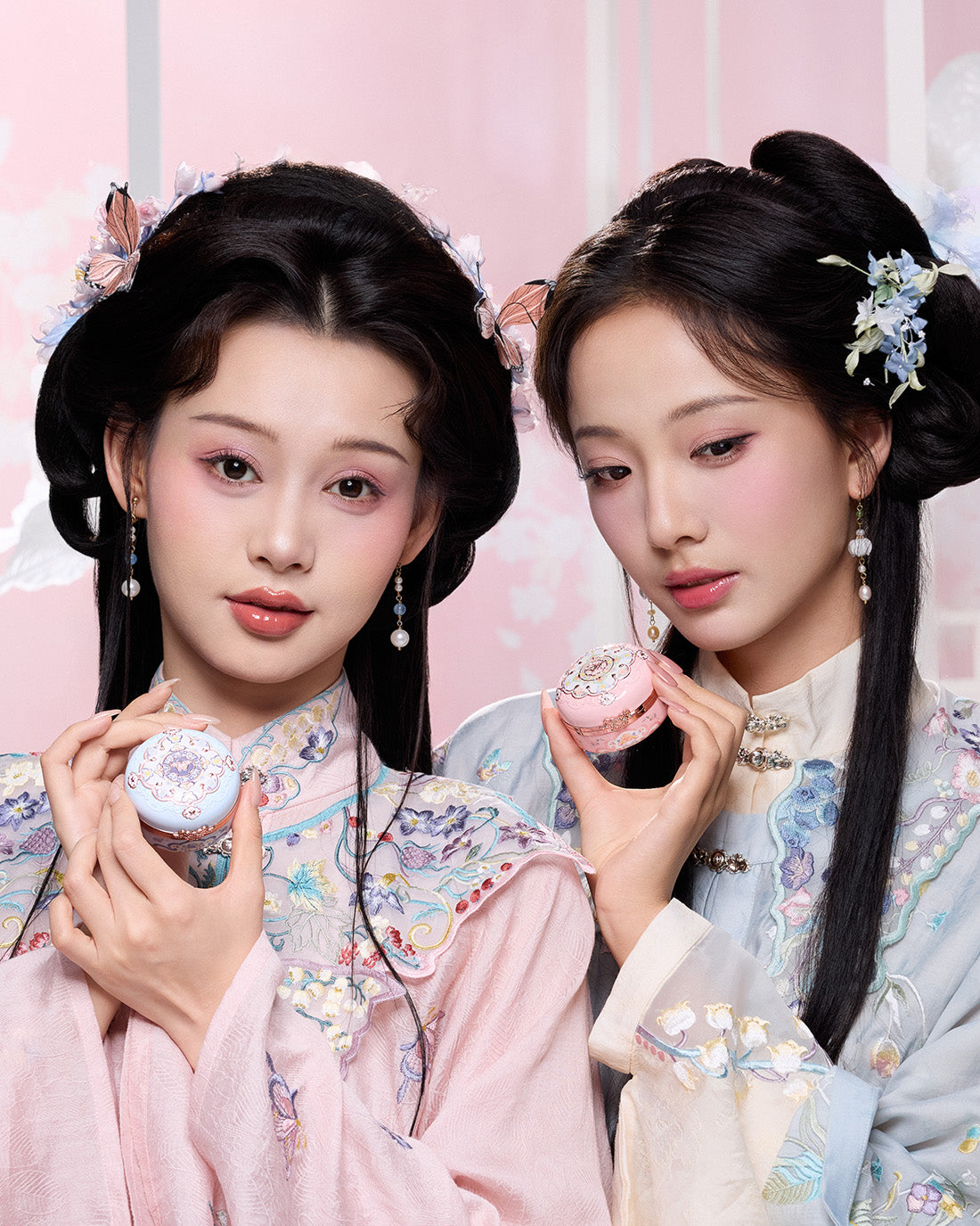 Butterfly Cloud Collar Rouge Box Highlighting & Blush Duo Powder Image 15